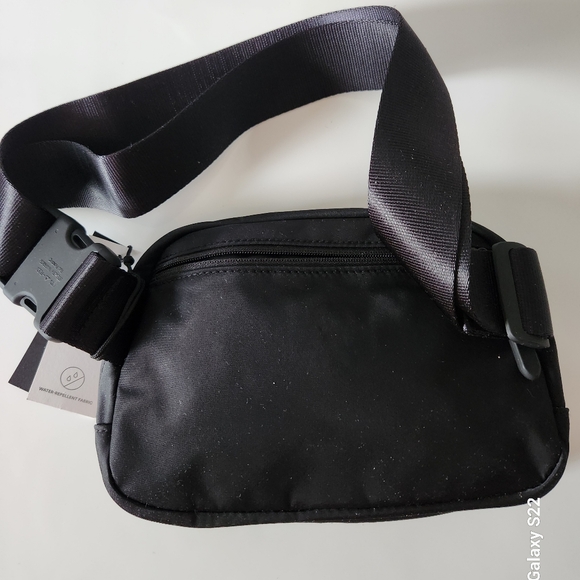 TNA Aritzia On The Way Bag Belt Bag New with Tags - Picture 4 of 8